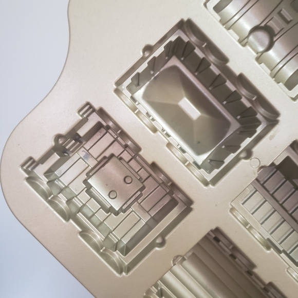 Nordic Ware Train Cake Pan 5 Cups - Picture 7 of 12